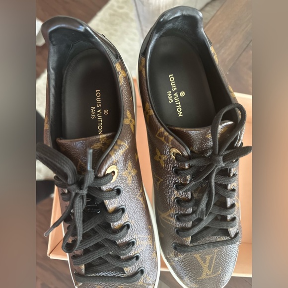 ** LIKE NEW ** 100% Authentic Louis Vuitton Frontrow Sneakers Size 8.5 Women’s - Picture 3 of 10